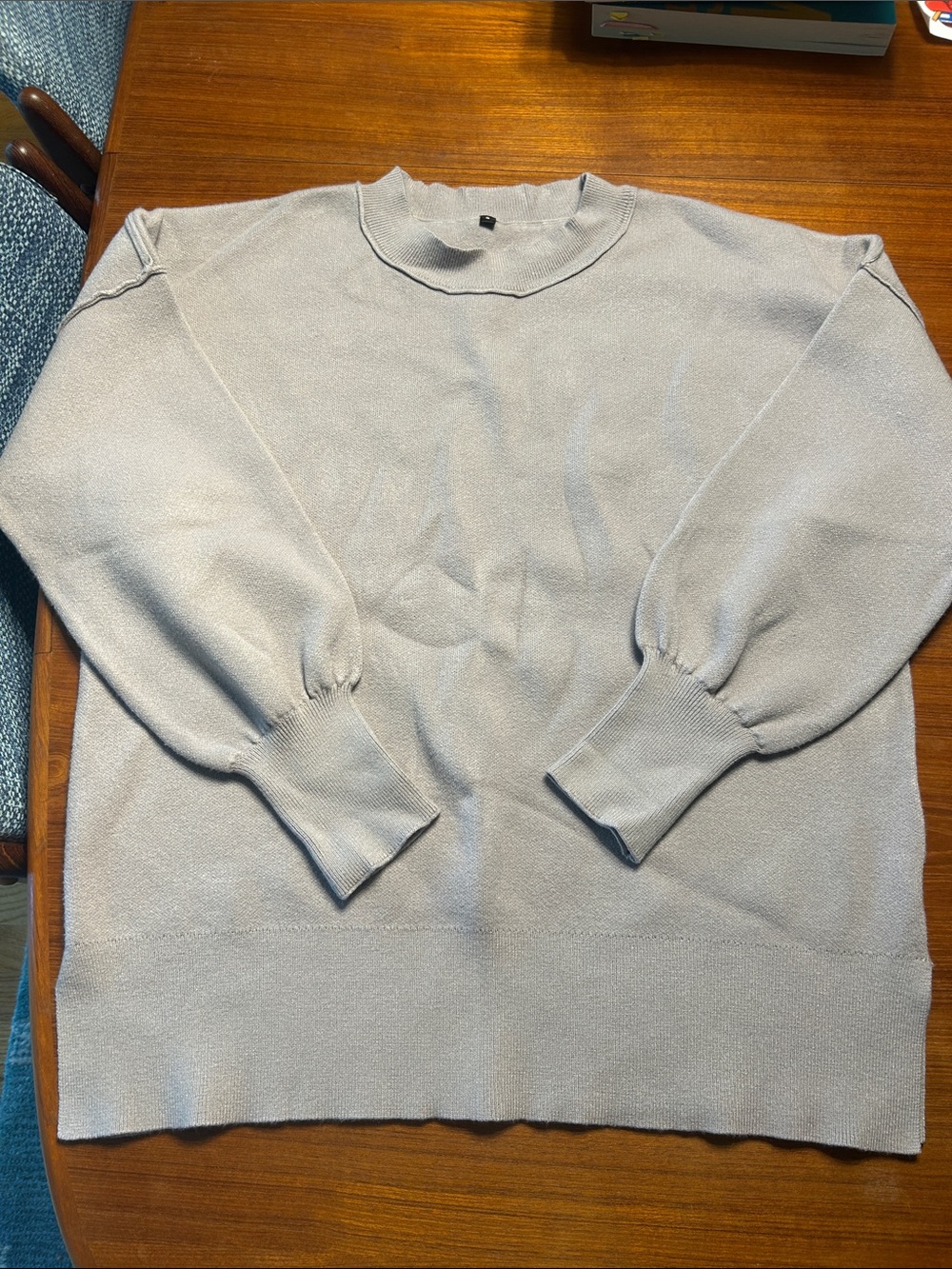 Women's Relaxed Crewneck Sweatshirt in Light Gray